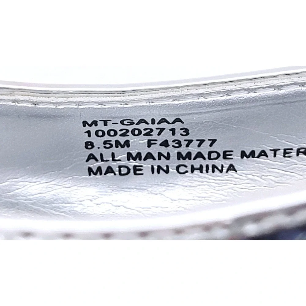 NWOT Morgan Taylor Silver Kitten Heel -‎ Size 8.5